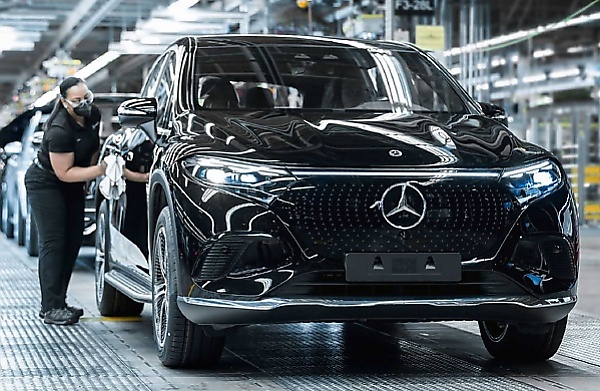 Mercedes-Benz Employees To Get ₦3.6 Million Bonus Each For A Job Well-done In 2022 - autojosh 