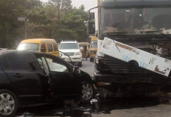 2 Dead After An Out-of-Control Honda Civic Crashes Into A Stationed PSP Truck At Isheri - autojosh