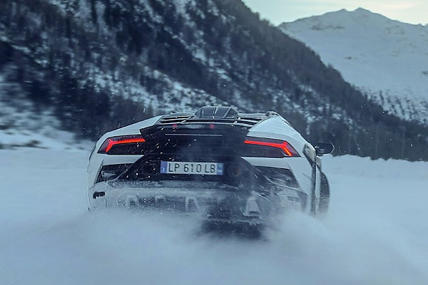 Watch The All-terrain Lamborghini Huracán Sterrato Play In The Snow And Ice - autojosh 