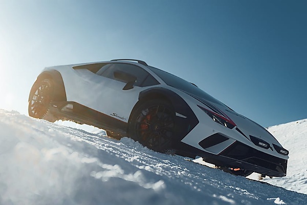 Watch The All-terrain Lamborghini Huracán Sterrato Play In The Snow And Ice - autojosh 