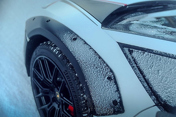 Watch The All-terrain Lamborghini Huracán Sterrato Play In The Snow And Ice - autojosh 