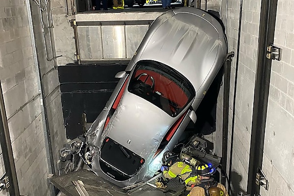$250,000 Ferrari Roma Crashes Down After Dealer's Elevator Collapsed - autojosh 