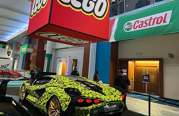 La Lamborghini Sian FKP 37 da 3,5 milioni di dollari e l'edizione LEGO a grandezza naturale mostrate al CIAS 2023 - autojosh 