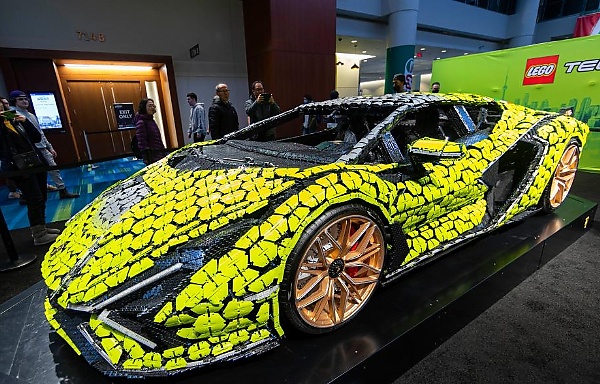 La Lamborghini Sian FKP 37 da 3,5 milioni di dollari e l'edizione LEGO a grandezza naturale mostrate al CIAS 2023 - autojosh 