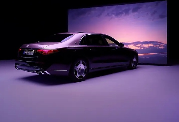 Today's Photos : New Mercedes-Maybach S580e Looks Impressive From Front, Side And Rear - autojosh 