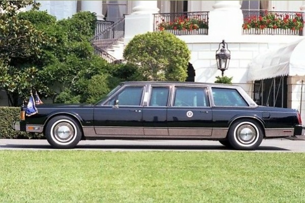 US Presidents Day On Feb. 20th : A Look At George HW Bush's $600,000 1989 Lincoln Town Car Limo - autojosh 