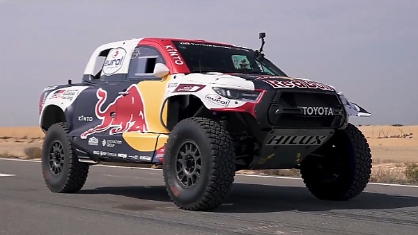 Which Is Quicker In A Drag Race : Toyota Hilux Dakar Vs Toyota Land Cruiser GR Sport? (Video) - autojosh 