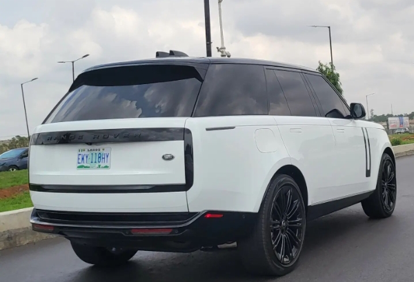 Today's Photos : Latest Range Rover Spotted On The Nigerian Road - autojosh