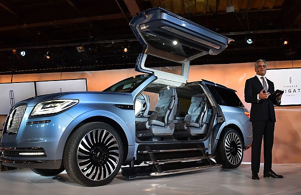 Today's Photos : This Lincoln Navigator Concept With Gullwing Doors Previews Current-gen SUV - autojosh 
