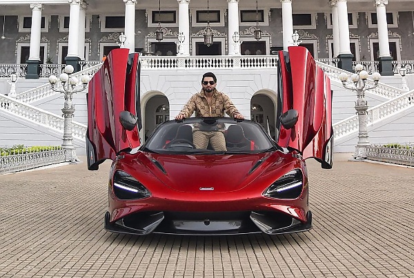 Hundreds Of Indians Poses With McLaren 765 LT Spider, The Most Expensive Car In India (Photos) - autojosh 