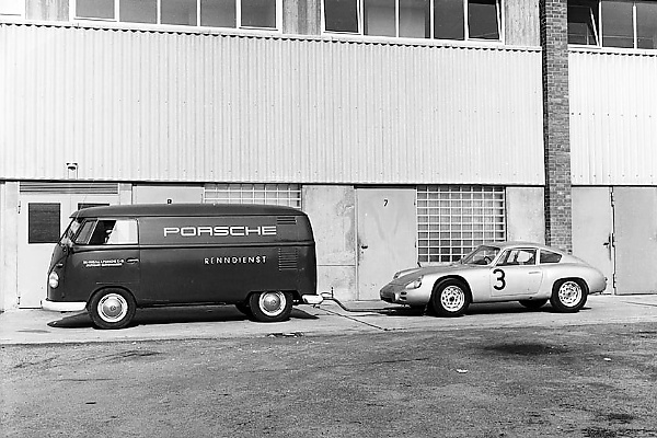 Volkswagen ID met Porsche-merk te zien bij dealers om Porsche's 75-jarig jubileum te vieren - Autojosh 