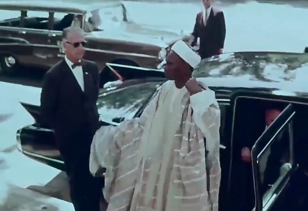 Moment PM Sir Tafawa Balewa Arrived At The White House To Meet US President John F. Kennedy (Video) - autojosh 