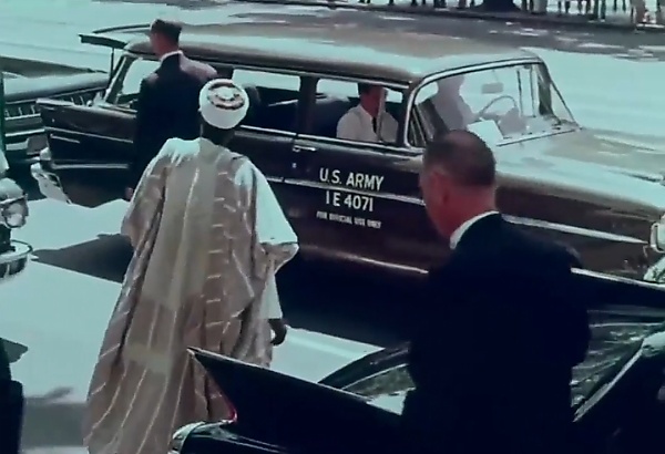 Moment PM Sir Tafawa Balewa Arrived At The White House To Meet US President John F. Kennedy (Video) - autojosh 