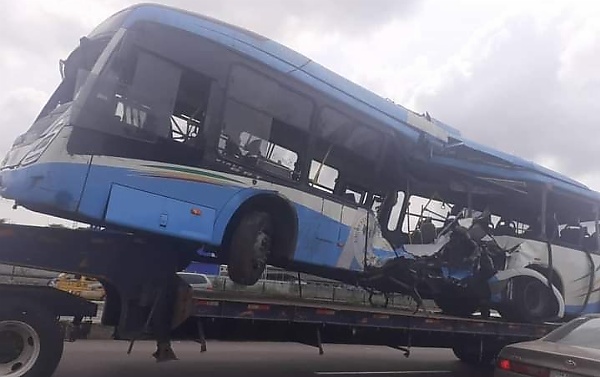 Three Dead, Several Injured As Train Rams Into Lagos Govt Staff Bus - autojosh 