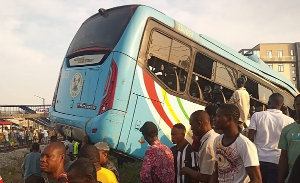 Three Dead, Several Injured As Train Rams Into Lagos Govt Staff Bus - autojosh 