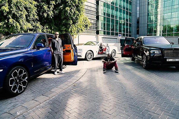 Today's Photos : Davido And His Crew Poses With Three Rolls-Royces - autojosh