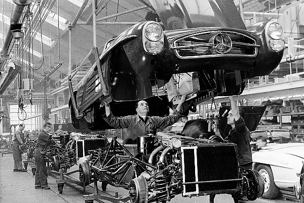 “Factory 56” : Mercedes-Benz Assembly Lines From The Past - autojosh 