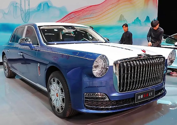 Retro-style Hongqi L5 Limo Dubbed “Rolls-Royce Of China” Debut As China's  Most Expensive Car