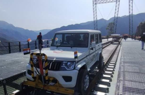 Indian Railways Converts Mahindra Bolero Into Rail Vehicle To Inspect World’s Highest Rail Bridge [Video] - autojosh 