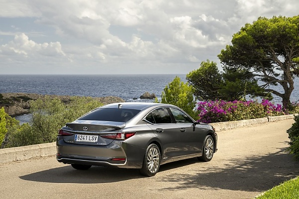 33 Years After, Lexus ES Sedan Surpasses Three Million Global Sales - autojosh 