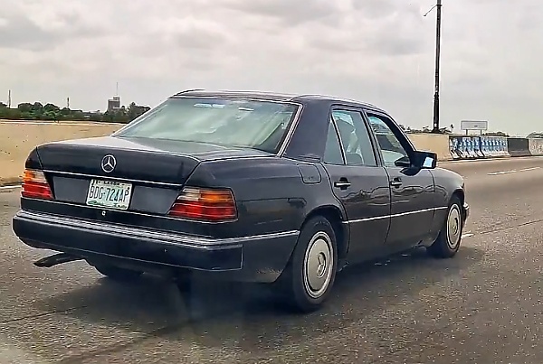 Well Maintained Mercedes-Benz W124 'V-Boot' Cruising Majestically On The Nigerian Road - autojosh