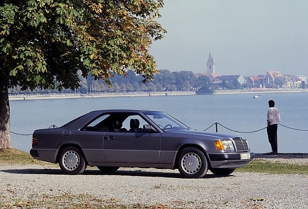 Well Maintained Mercedes-Benz W124 'V-Boot' Cruising Majestically On The Nigerian Road - autojosh 