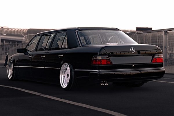 Today's Photos : This Lowriding W124-based Stretched Mercedes E500 'Lownatics' Is A Head-tuner - autojosh 
