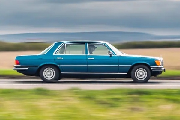 Today's Photos : The W116 And W223, Two Mercedes S-Class Sedans Separated By 48 Years - autojosh 