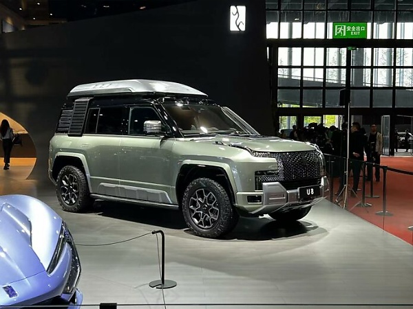 Watch Defender-inspired YangWang U8 Drive Sideways, Do Moonwalk Like Michael Jackson - autojosh 