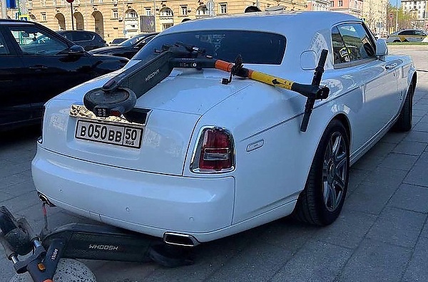 Today's Photos : Angry Protesters Smashed Scooters On Rolls-Royce Phantom In Russia - autojosh 