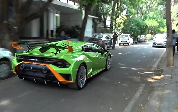 Hindu Priest Performs Rituals On New Lamborghini Huracan At The Showroom Before Delivery (Video) - autojosh 