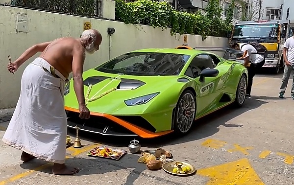 Hindu Priest Performs Rituals On New Lamborghini Huracan At The Showroom  Before Delivery (Video)