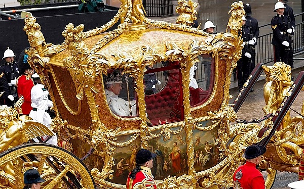 King Charles III Ferried Back To Buckingham Palace In A Horse-drawn 260-year-old Gold State Coach After Coronation - autojosh 