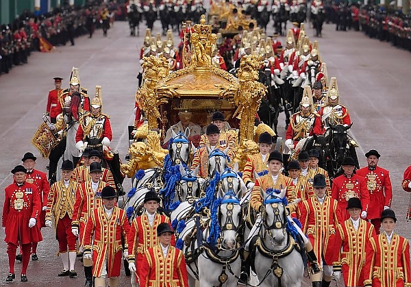 King Charles III Ferried Back To Buckingham Palace In A Horse-drawn 260-year-old Gold State Coach After Coronation - autojosh 