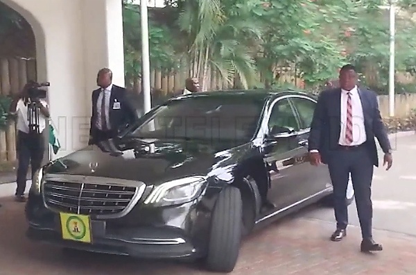 Watch As Security Aides Jog Alongside Shettima's Mercedes-Maybach As He Resumes Work As VP - autojosh 