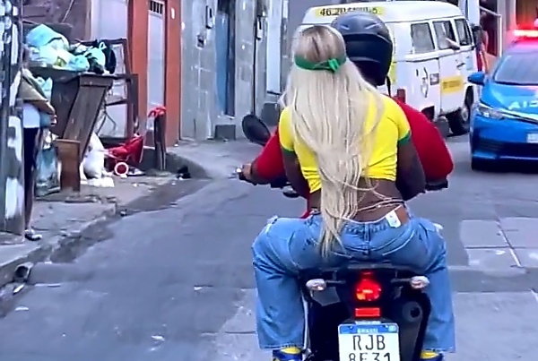 Singer Tiwa Savage Gets A Motorcycle Ride Through A Shantytown In Brazil - autojosh 