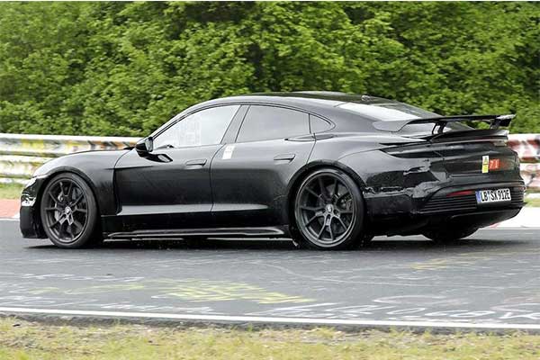 Spy Photos Of A 1000 Hp Facelifted Porsche Taycan Spotted Testing