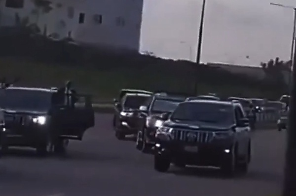 Watch As Convoy Of Over 120 Vehicles Escort President Tinubu To His Residents In Lagos - autojosh 
