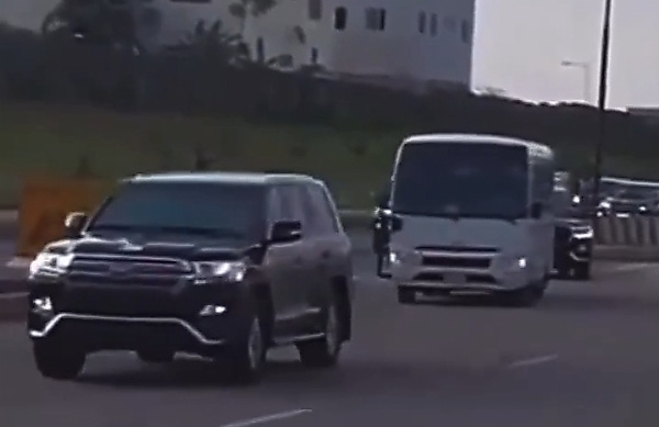 Watch As Convoy Of Over 120 Vehicles Escort President Tinubu To His Residents In Lagos - autojosh 
