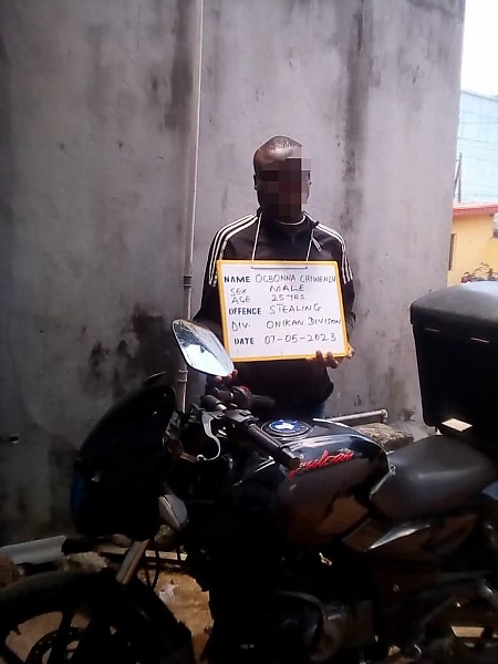 Delivery Man, Who Specializes In Stealing Lexus Side Mirrors, Arrested In Lagos (Pictures) - autojosh 
