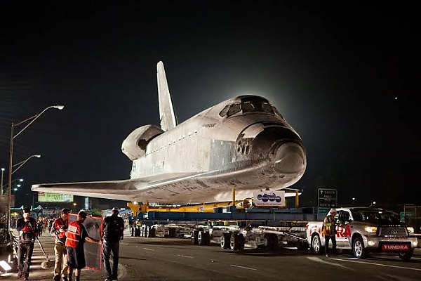 NASA's Space Shuttle Towed By Toyota Tundra Through L.A Streets, A Move That Cost $10 Million - autojosh 