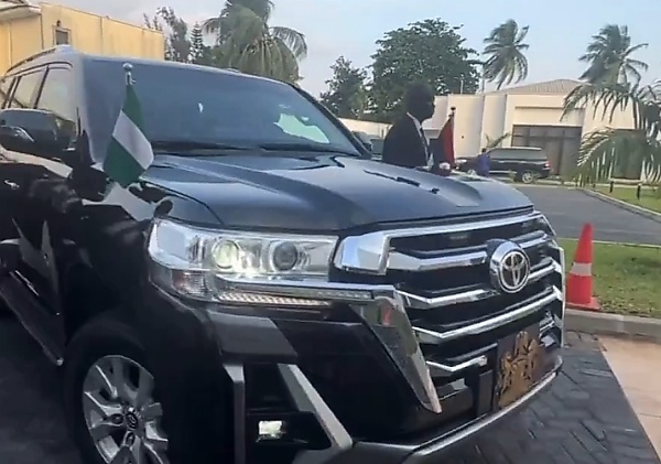 Moment President Tinubu Arrived At His Lagos Residence In Armored Toyota Land Cruiser LC 300 SUV - autojosh 