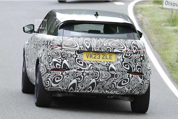 Spy Photos Of The Refreshed Range Rover Evoque Caught At The Nürburgring