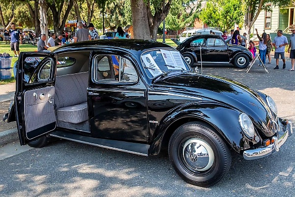 Today's Photos : Stretched 1953 Rometsch Beetle Taxi With Suicide Doors - autojosh