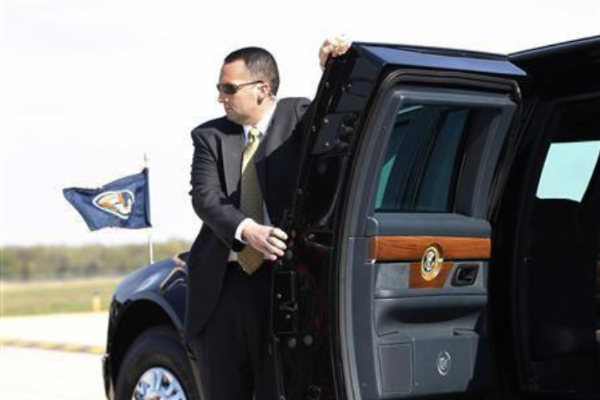 Photos : 8-inch Thick Armored Doors Of U.S President's Limo Are As Heavy As Boeing 757 Cabin Door - autojosh