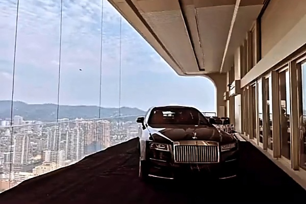 Chinese Hoists ₦500 Million Rolls-Royce Ghost To The Living Room Of His 44-floor Penthouse - autojosh 