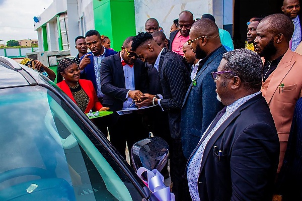 Ebonyi Govt Gifts Comedian MC Walter A Toyota Fortuner SUV After Guinness World Record Attempt - autojosh 