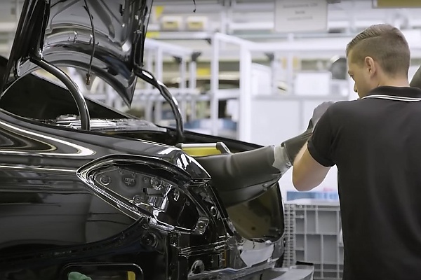 A Peek Into How The Mercedes-Benz S-Class Is Built At The 5G-enabled “Factory 56” - autojosh