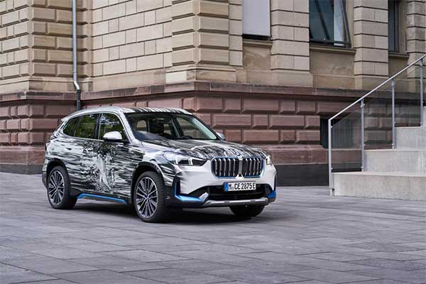 BMW And Stadel Museum Team Up To Create A One-Off BMW iX1