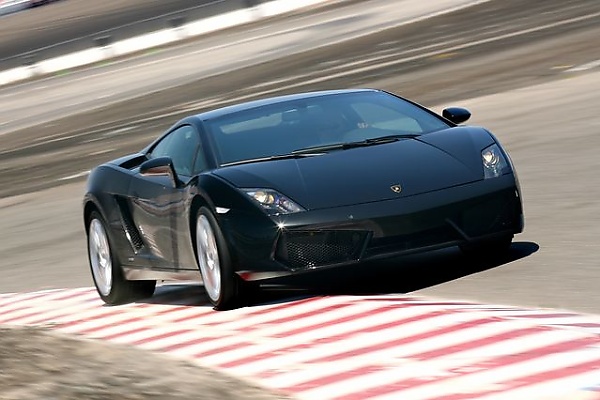 Lamborghini celebra el 20 aniversario del Gallardo, su primer auto de producción con motor V10 - autojosh